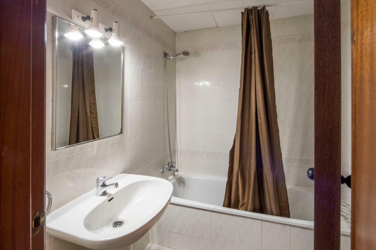 Apartamento Castell De Perelada Apartment Херона Екстериор снимка